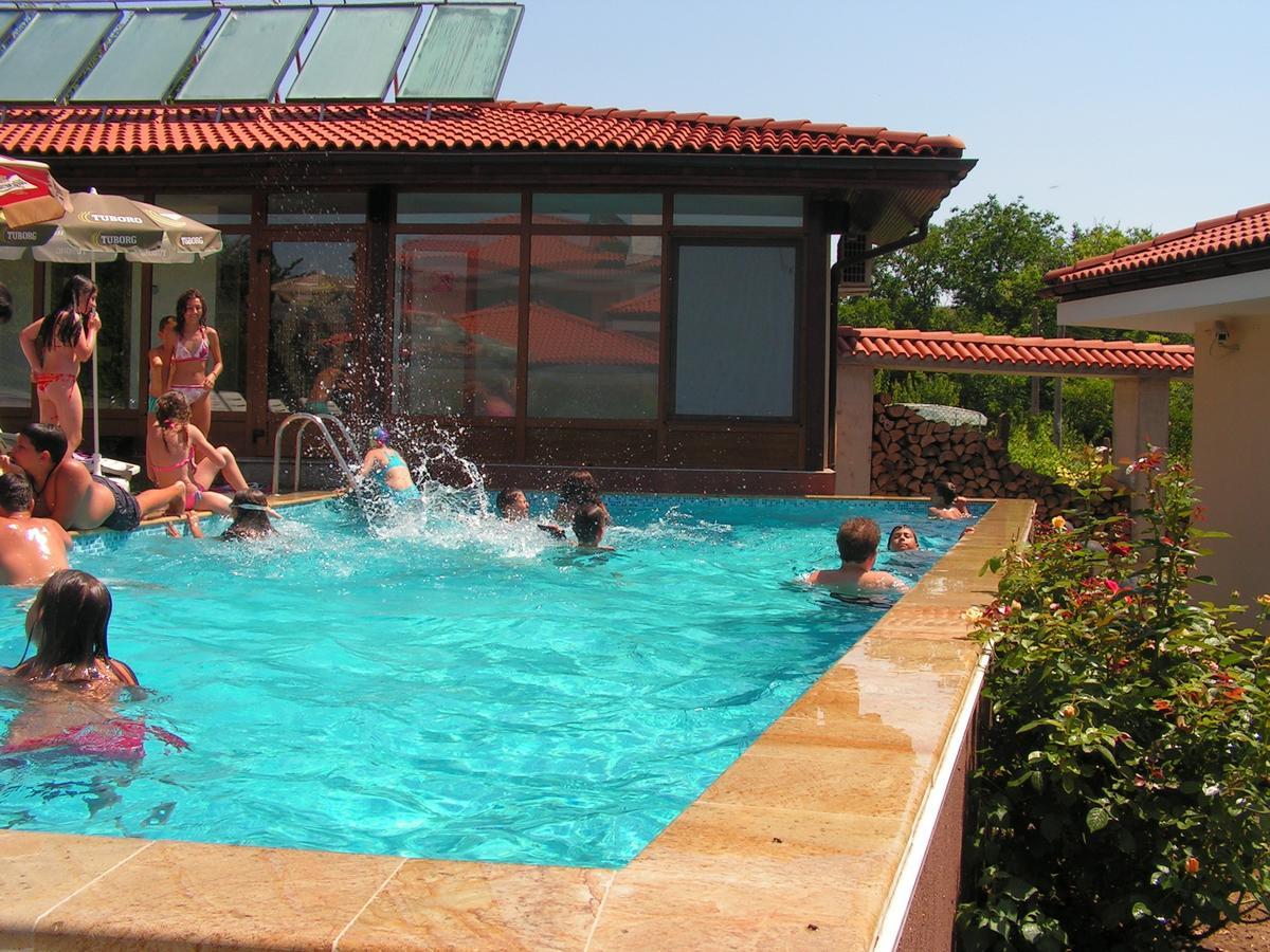 Hotel Black Stork Nisovo Exteriör bild