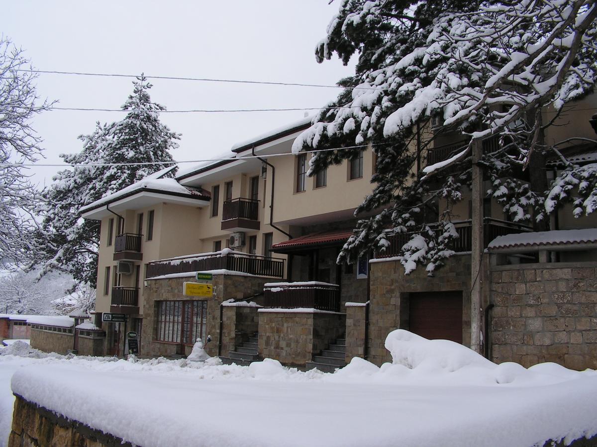 Hotel Black Stork Nisovo Exteriör bild
